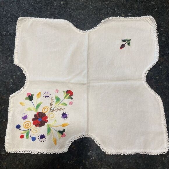 Vintage Embroidered Linen Bread Basket Napkin Flowers in Vibrant Colors 17x16" - Picture 2 of 11